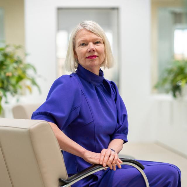 Pasfoto Karen van Oudenhoven-van der Zee