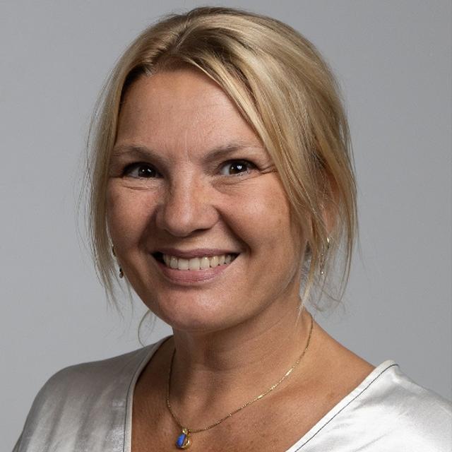 Pasfoto Eveline Crone